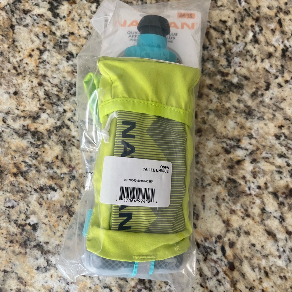 Nathan’s handheld water bottle
